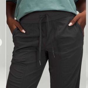 Lululemon Dance Studio Jogger
Graphite Grey size 2